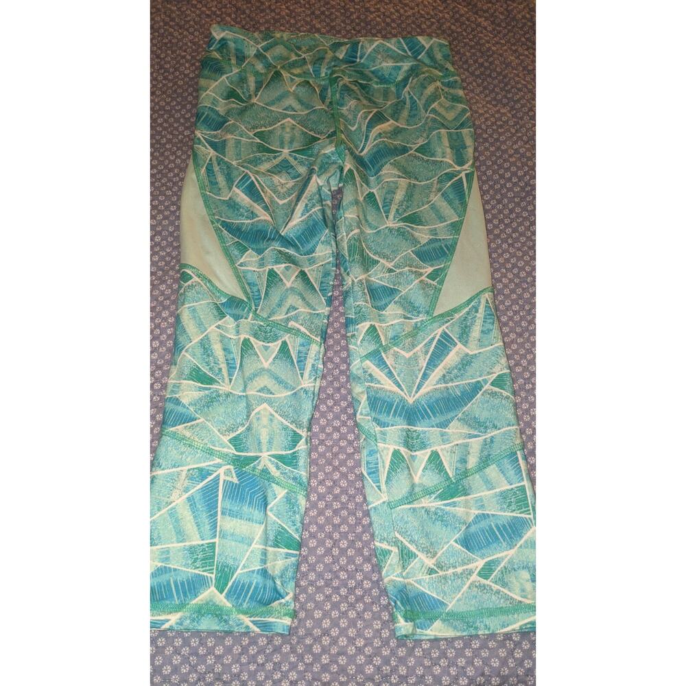 Champion Duo Dry girls sz. 10/12 green design crop legging sport pants. Comfy